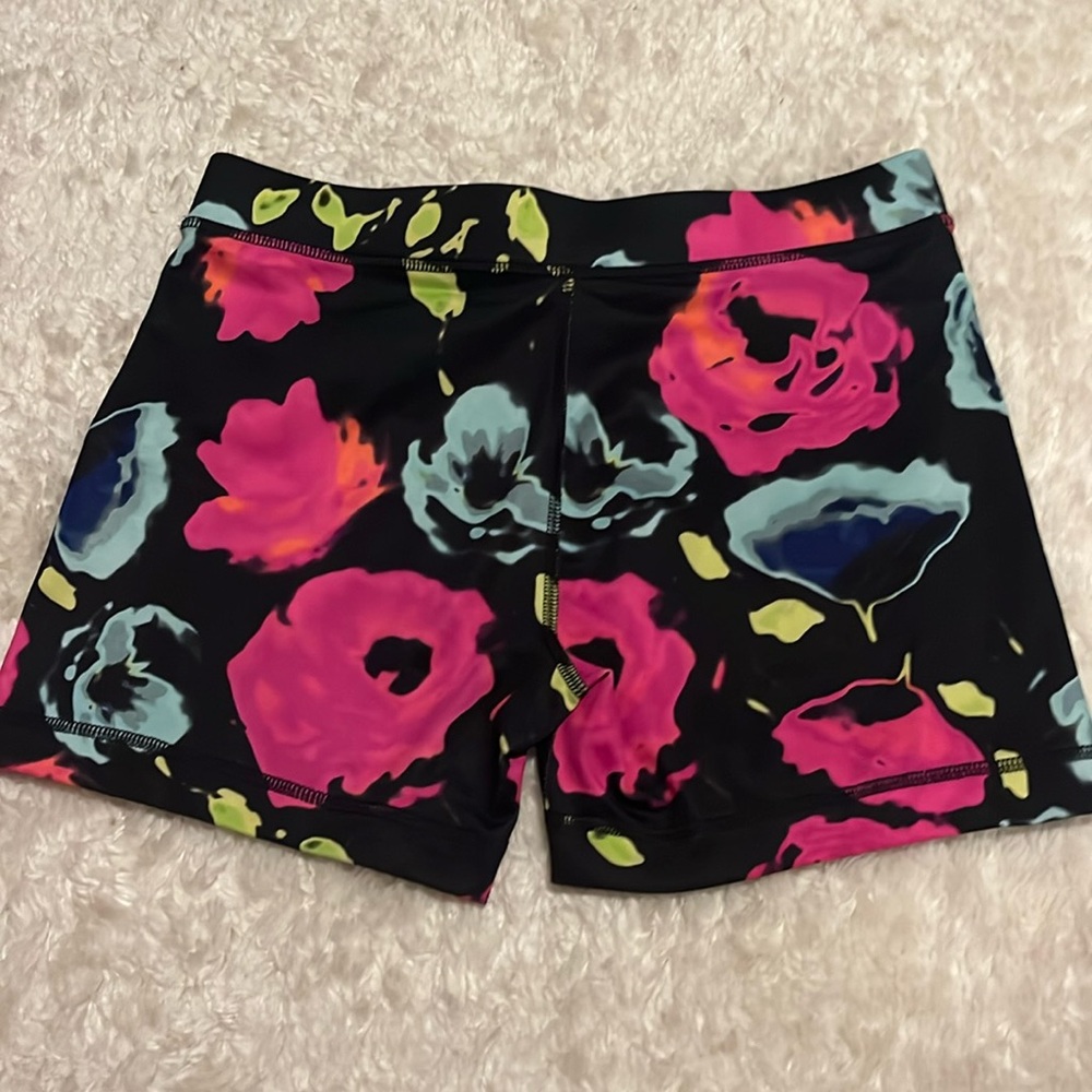 Fila girls neon flower spandex shorts. Size:XL
